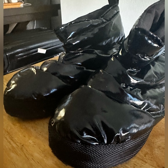 CAPEZIO GLAM WARM UP BOOTIE'S JET BLACK MEDIUM (7-8). - Picture 7 of 9